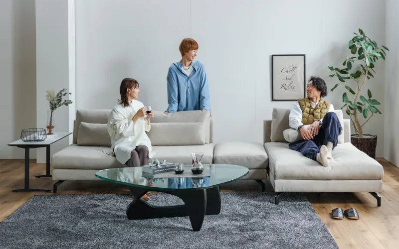 ソファに座ったときの姿勢に合わせて、テーブルの高さも確認しましょう。